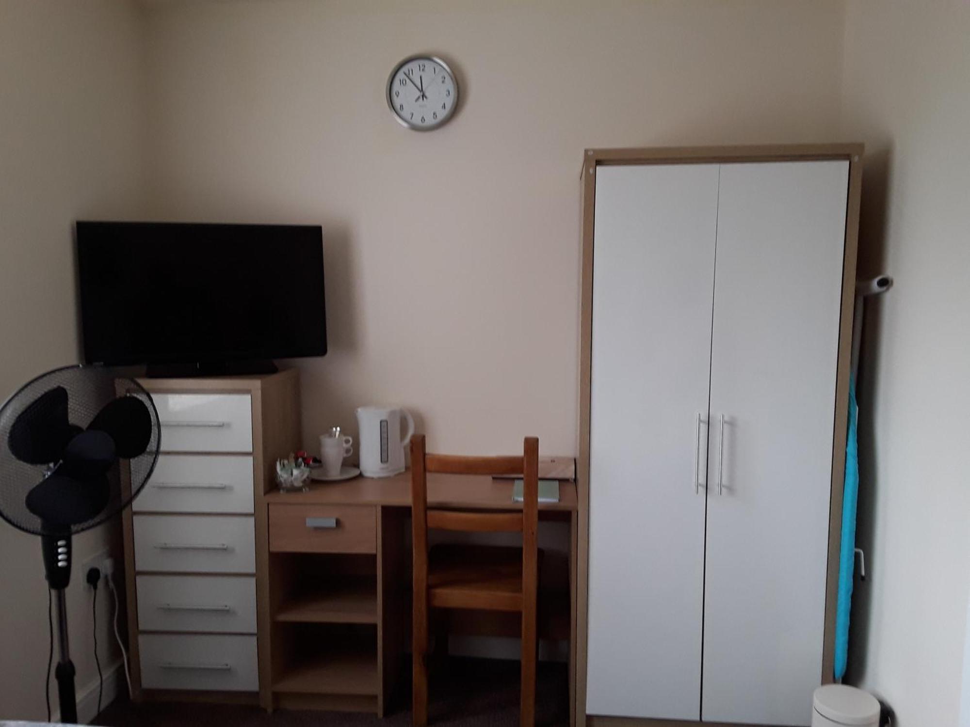 Hams Rest Place - Strictly Only One Guest Allowed In One Room A Second Accompanying Person Will Not Be Allowed Into The Property Birmingham Dış mekan fotoğraf
